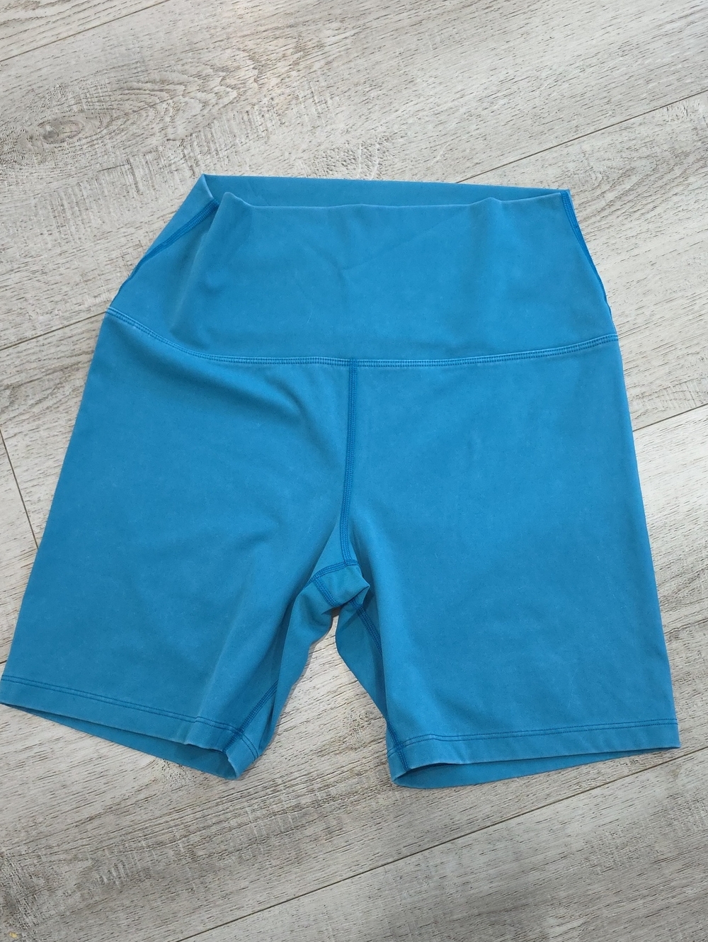 Lorna Jane Bright Teal Mid-Rise Bike Shorts